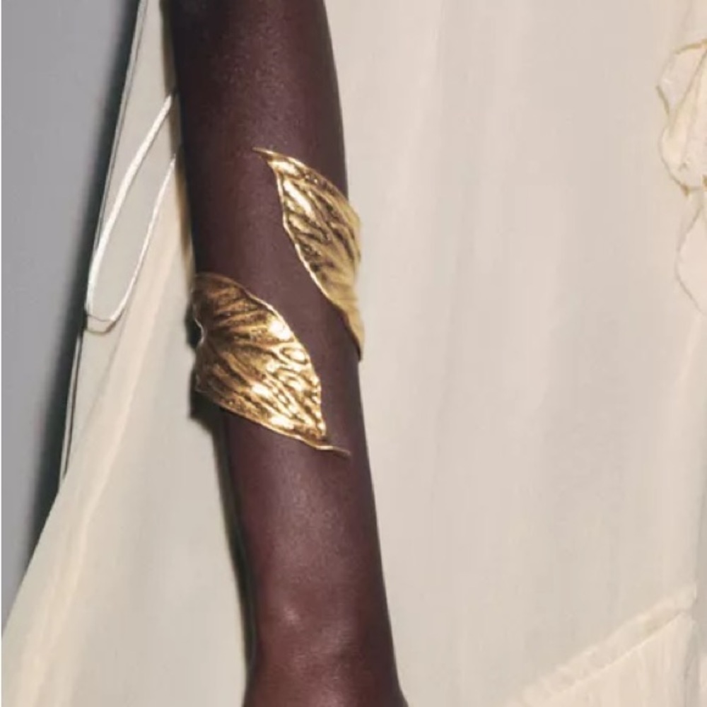 NEW. Zara Gold Leaf Cuff Bracelet. NWT